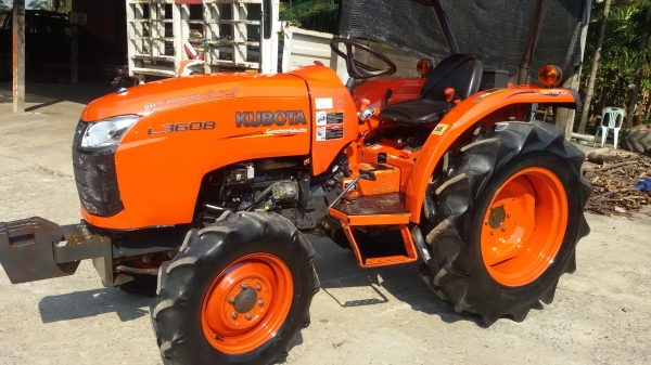 วันนี้ล้างเสร็จแล้วขายรถไถL3608สภาพสวยมากไมขึ้นแค่450ช.ม.ราคา285000บาท ตัวปล่าวไม้เคยไถไม้เคยปั่นนาเป็นรถอัดฟางครับสนใจโทร0813655997อำพร พาเจริญรถอยู่วังบัว คลองขลุง กำแพงเพชร