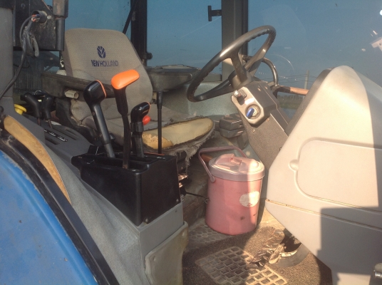 ขายรถไถ8240แอรเย็นรถเ่านอกใช้งานได้3เดือนเอกสารเล่มทะเบียน