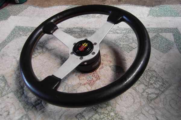 พวงมาลัยแท้