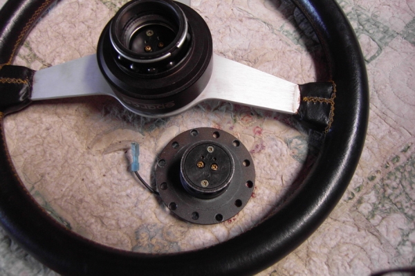 พวงมาลัยแท้