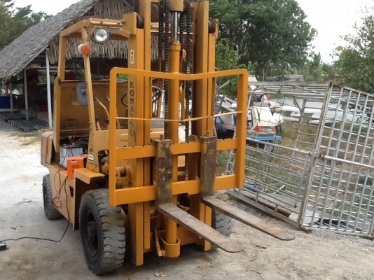 รถยกkomutsu 2.5ตัน ดีเซล สภาพดีพร้อมใช้ เพิ่งเข้าจากญี่ปุ่น