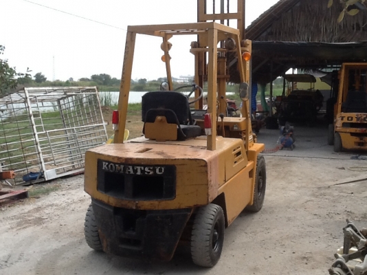 รถยกkomutsu 2.5ตัน ดีเซล สภาพดีพร้อมใช้ เพิ่งเข้าจากญี่ปุ่น