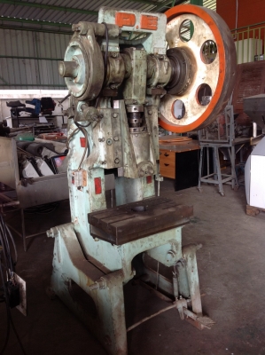 ปั้ม P.E. 25 Ton