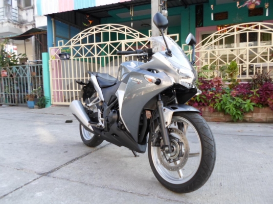 ยังไงก็ขาย CBR 250i ABS ปี54 สวยๆ ราคาโดนๆ รถบ้านวิ่งน้อย เอกสารชุดโอนครบ พร้อมใช้งาน