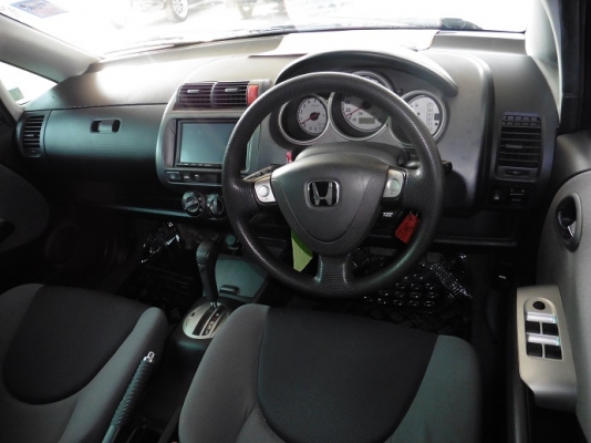 HONDA - JAZZ - i-DSI 1.5 AT ปี2004 สีดำ เกียร์อัตโนมัติ เครื่องเบนซิน 1500cc HONDA - JAZZ - i-DSI 1.5 AT ปี2004 สีดำ เกียร์อัตโนมัติ เครื่องเบนซิน 1500cc
