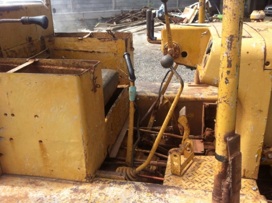 ขายรถแทรกเตอร์ CAT.D5 ตีนไก่ เกียร์ตัด ช่วงล้างดี ฝาบาง ราคา350000 ต่อรอง