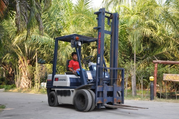 ขายFORKLIFT KOMATSU FG-15 (1.8ตัน)(เสาสูง4เมตร)สวยเดิมจากญี่ปุ่น ยังไม่เคยใช้ในไทย 145,000เท่านั้น!!