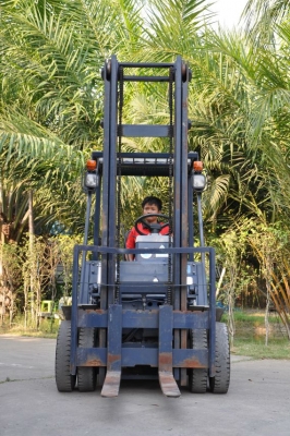 ขายFORKLIFT KOMATSU FG-15 (1.8ตัน)(เสาสูง4เมตร)สวยเดิมจากญี่ปุ่น ยังไม่เคยใช้ในไทย 145,000เท่านั้น!!