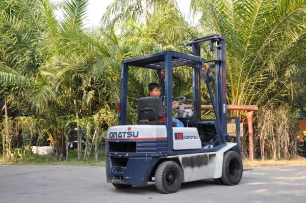 ขายFORKLIFT KOMATSU FG-15 (1.8ตัน)(เสาสูง4เมตร)สวยเดิมจากญี่ปุ่น ยังไม่เคยใช้ในไทย 145,000เท่านั้น!!
