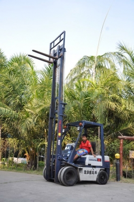 ขายFORKLIFT KOMATSU FG-15 (1.8ตัน)(เสาสูง4เมตร)สวยเดิมจากญี่ปุ่น ยังไม่เคยใช้ในไทย 145,000เท่านั้น!!