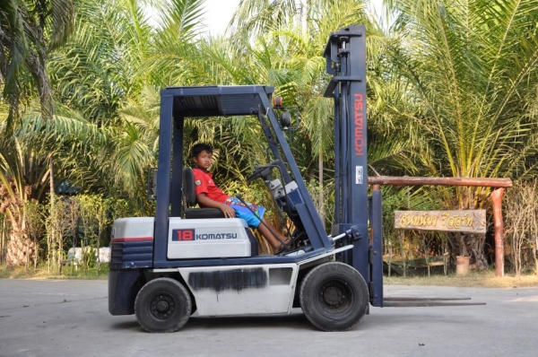 ขายFORKLIFT KOMATSU FG-15 (1.8ตัน)(เสาสูง4เมตร)สวยเดิมจากญี่ปุ่น ยังไม่เคยใช้ในไทย 145,000เท่านั้น!!