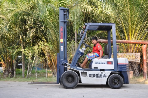 ขายFORKLIFT KOMATSU FG-15 (1.8ตัน)(เสาสูง4เมตร)สวยเดิมจากญี่ปุ่น ยังไม่เคยใช้ในไทย 145,000เท่านั้น!!