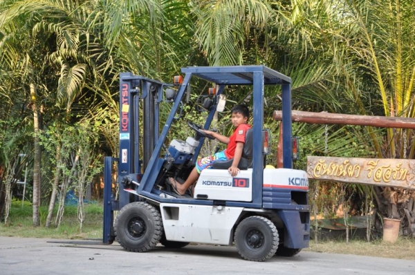 ขายFORKLIFT KOMATSU FG-15 (1ตัน)(เสาสูง3เมตร)สวยเดิมจากญี่ปุ่น ยังไม่เคยใช้ในไทย 125,000เท่านั้น!!