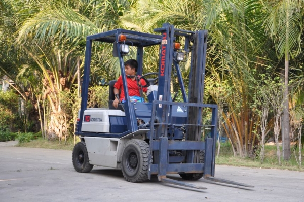 ขายFORKLIFT KOMATSU FG-15 (1ตัน)(เสาสูง3เมตร)สวยเดิมจากญี่ปุ่น ยังไม่เคยใช้ในไทย 125,000เท่านั้น!!
