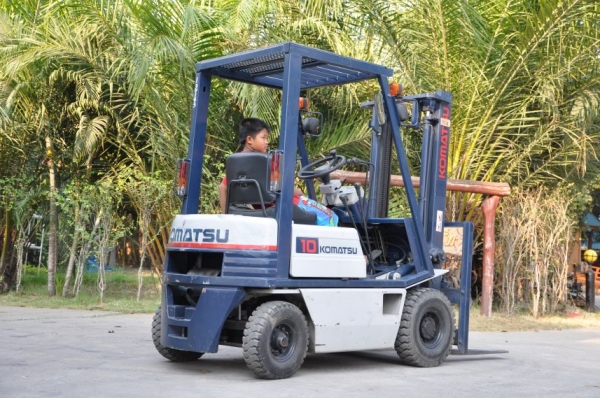 ขายFORKLIFT KOMATSU FG-15 (1ตัน)(เสาสูง3เมตร)สวยเดิมจากญี่ปุ่น ยังไม่เคยใช้ในไทย 125,000เท่านั้น!!