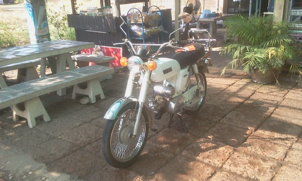 ขาย Yamaha Yg5 สภาพสวยๆ รถขี่ได้ปกติ อะไหล่เดิมๆ มีเล่มทะเบียนเครื่องโครงตรงกัน (เล่มส้ม ไม่โอน) ค่าตัว 11500 บาท สนใจทักเเชทหรือโทรสอบถามเพิ่มเติม 089-8054390 / 083-9008343 โอ๋ อยู่จังหวัดลพบุรี