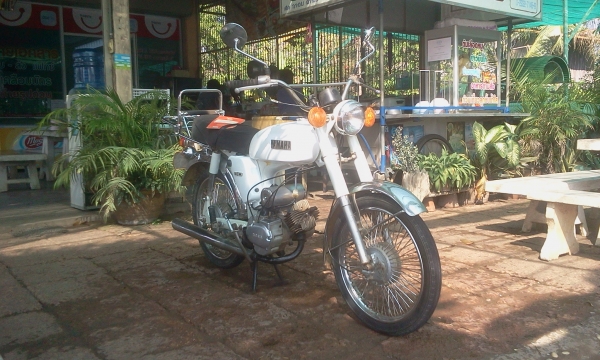 ขาย Yamaha Yg5 สภาพสวยๆ รถขี่ได้ปกติ อะไหล่เดิมๆ มีเล่มทะเบียนเครื่องโครงตรงกัน (เล่มส้ม ไม่โอน) ค่าตัว 11500 บาท สนใจทักเเชทหรือโทรสอบถามเพิ่มเติม 089-8054390 / 083-9008343 โอ๋ อยู่จังหวัดลพบุรี