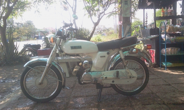 ขาย Yamaha Yg5 สภาพสวยๆ รถขี่ได้ปกติ อะไหล่เดิมๆ มีเล่มทะเบียนเครื่องโครงตรงกัน (เล่มส้ม ไม่โอน) ค่าตัว 11500 บาท สนใจทักเเชทหรือโทรสอบถามเพิ่มเติม 089-8054390 / 083-9008343 โอ๋ อยู่จังหวัดลพบุรี