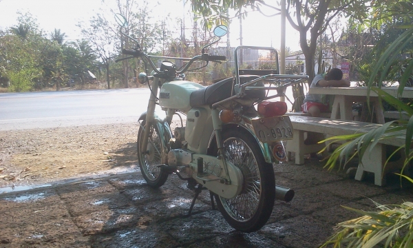 ขาย Yamaha Yg5 สภาพสวยๆ รถขี่ได้ปกติ อะไหล่เดิมๆ มีเล่มทะเบียนเครื่องโครงตรงกัน (เล่มส้ม ไม่โอน) ค่าตัว 11500 บาท สนใจทักเเชทหรือโทรสอบถามเพิ่มเติม 089-8054390 / 083-9008343 โอ๋ อยู่จังหวัดลพบุรี