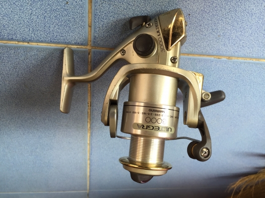 รอกตกปลาสปินนิ่ง