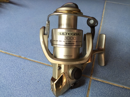 รอกตกปลาสปินนิ่ง