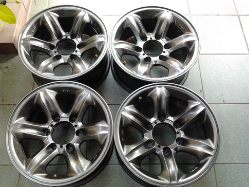 เล็บเหยี่ยว อีฃูสุ แท้ๆ 6/139 ขอบ16 สภาพสวยๆ 1ชุด