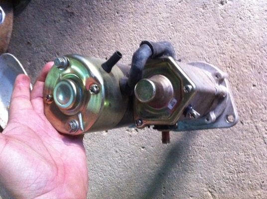 มอเตอร์สตาร์ทของรถยนต์ของใหม่เก่าเก็บในกล่อง(ไม่ทราบใช้กับรถอะไร)