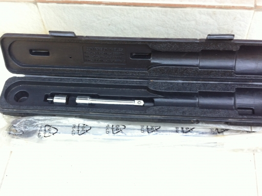 ประแจวัดแรงบิคยาว 18 นิ้ว ตั้งแรงบิดได้ถึง 210 N/m ของใหม่ยังได้ไม่ใช้งานพร้อมข้อต่อ