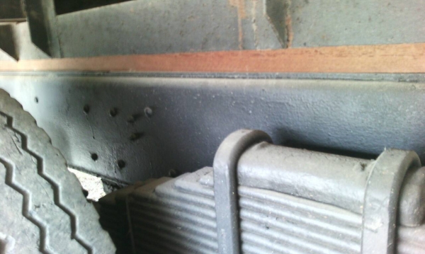 รถอีซูซุ 10 ล้อ หลังถนน FVM  195 แรงม้า. ปี 38   สนใจติดต่อ 081 - 6079515