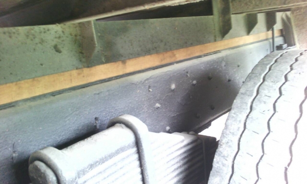 รถอีซูซุ 10 ล้อ หลังถนน FVM  195 แรงม้า. ปี 38   สนใจติดต่อ 081 - 6079515