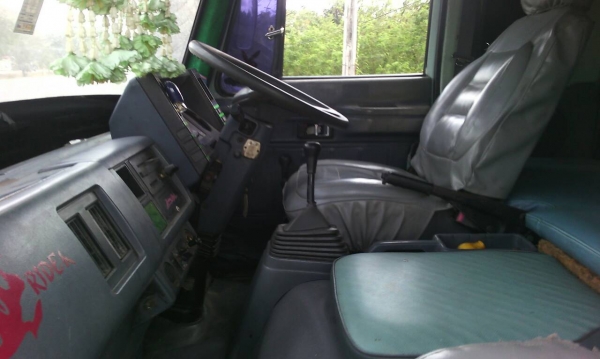 รถอีซูซุ 10 ล้อ หลังถนน FVM  195 แรงม้า. ปี 38   สนใจติดต่อ 081 - 6079515