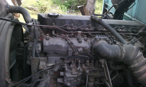 รถอีซูซุ 10 ล้อ หลังถนน FVM  195 แรงม้า. ปี 38   สนใจติดต่อ 081 - 6079515