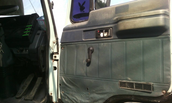 รถอีซูซุ 10 ล้อ หลังถนน FVM  195 แรงม้า. ปี 38   สนใจติดต่อ 081 - 6079515