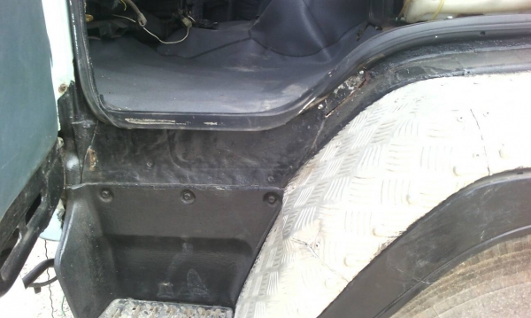 รถอีซูซุ 10 ล้อ หลังถนน FVM  195 แรงม้า. ปี 38   สนใจติดต่อ 081 - 6079515