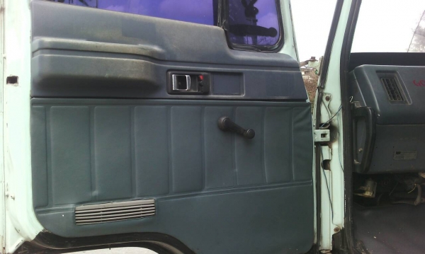 รถอีซูซุ 10 ล้อ หลังถนน FVM  195 แรงม้า. ปี 38   สนใจติดต่อ 081 - 6079515