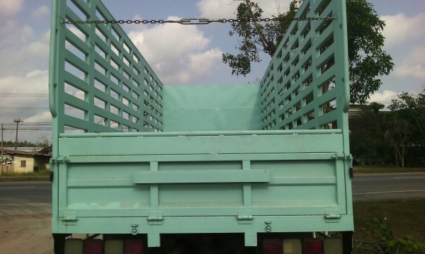 รถอีซูซุ 10 ล้อ หลังถนน FVM  195 แรงม้า. ปี 38   สนใจติดต่อ 081 - 6079515