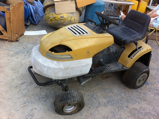 รถตัดหญ้าแบบนั่งขับ ขับเคลื่อนด้วยเครื่องยนต์สูบเดียวขนาด 17.5 แรงม้า รถตัดหญ้าแบบนั่งขับ ขับเคลื่อนด้วยเครื่องยนต์สูบเดียวขนาด 17.5 แรงม้า