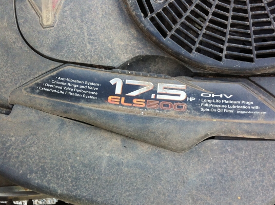 รถตัดหญ้าแบบนั่งขับ ขับเคลื่อนด้วยเครื่องยนต์สูบเดียวขนาด 17.5 แรงม้า รถตัดหญ้าแบบนั่งขับ ขับเคลื่อนด้วยเครื่องยนต์สูบเดียวขนาด 17.5 แรงม้า