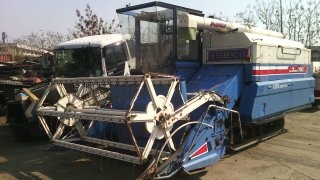 รถเกี่ยวข้าว iseki