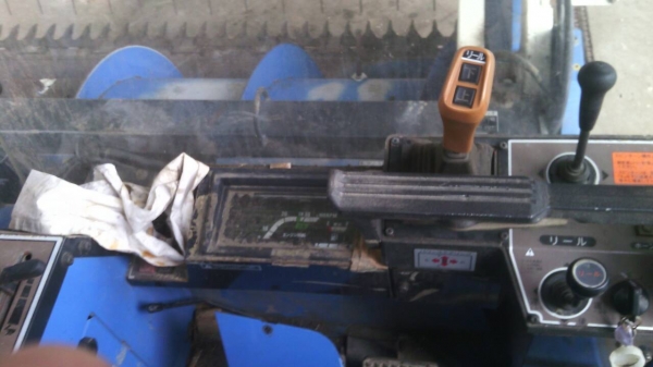 รถเกี่ยวข้าว iseki รถเกี่ยวข้าว iseki