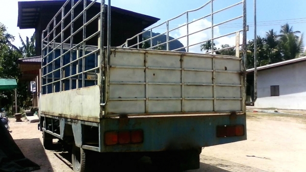 รถฮีโน่ 6 ล้อ รั้ว  ( ไม่ดั้ม )  FB113  -  117 แรงม้า.  สนใจติดต่อ  081 - 6079515