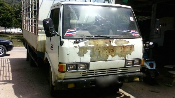 รถฮีโน่ 6 ล้อ รั้ว  ( ไม่ดั้ม )  FB113  -  117 แรงม้า.  สนใจติดต่อ  081 - 6079515