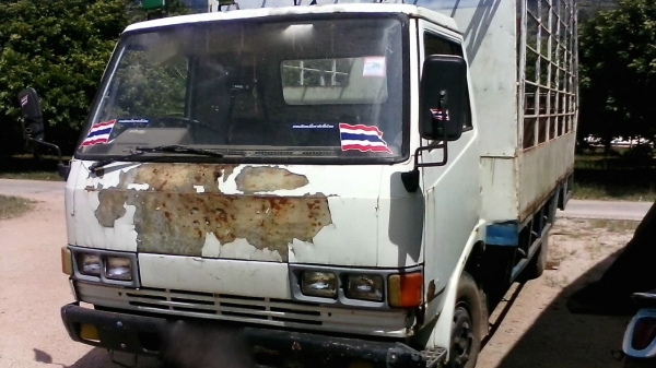 รถฮีโน่ 6 ล้อ รั้ว  ( ไม่ดั้ม )  FB113  -  117 แรงม้า.  สนใจติดต่อ  081 - 6079515