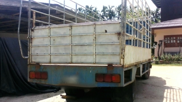 รถฮีโน่ 6 ล้อ รั้ว  ( ไม่ดั้ม )  FB113  -  117 แรงม้า.  สนใจติดต่อ  081 - 6079515