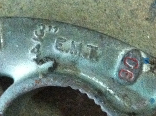 ก้านรางดัดแแป็ปให้โค้งขนาดต่างๆ ยี่ห้อ EMT มีสามขนาด 1นิ้ว 3/4 นิ้ว 1/2 นิ้ว