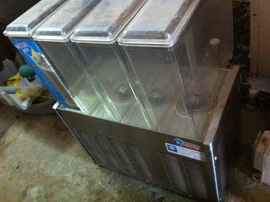 เครื่องจ่ายน้ำหวานและทำความเย็นในตัวแบบ 4 โถ ขนาดความจุแต่ละช่อง 10 ลิตร