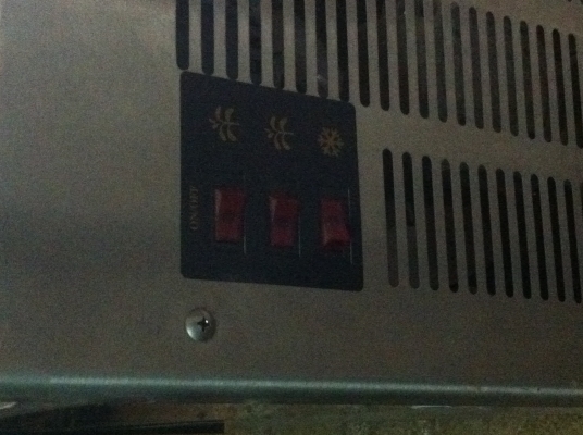 เครื่องจ่ายน้ำหวานและทำความเย็นในตัวแบบ 4 โถ ขนาดความจุแต่ละช่อง 10 ลิตร