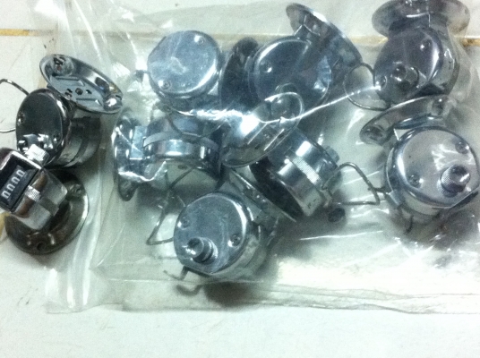 ตัวกดนับจำนวน นับได้ 0 - 9999 กดง่ายเบาแรง ขนาดพอเหมาะกับมือแค่ข้างเดียว (มีจำนวนเยอะ)