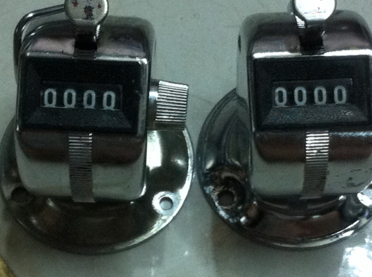 ตัวกดนับจำนวน นับได้ 0 - 9999 กดง่ายเบาแรง ขนาดพอเหมาะกับมือแค่ข้างเดียว (มีจำนวนเยอะ)