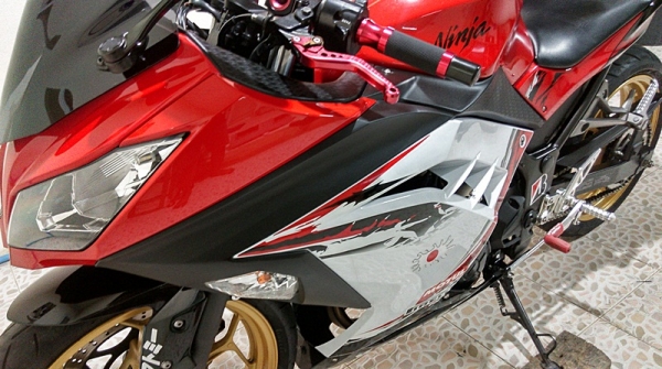 ลดราคา Kawazaki Ninja 250 ปี 2013 พร้อมของแต่งครับ 109,500 บาท ลดราคา Kawazaki Ninja 250 ปี 2013 พร้อมของแต่งครับ 109,500 บาท